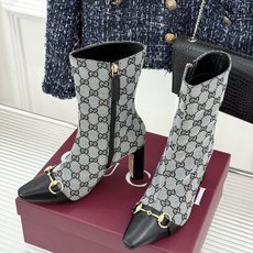 Gucci/古驰26WF新品马衔扣 老花侧拉链粗跟高跟短靴 马衔扣一扣经典 老花纹样爬满整条靴筒 侧拉链从踝到靴筒 粗跟 Gucci/古驰26WF新品马衔扣 老花侧拉链粗跟高跟短靴 马衔扣一扣经典 老花纹样爬满整条靴筒 侧拉链从踝到靴筒 粗跟