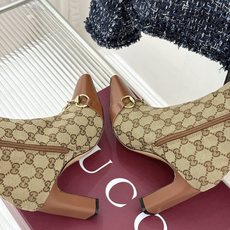 Gucci/古驰26WF新品马衔扣 老花侧拉链粗跟高跟短靴 马衔扣一扣经典 老花纹样爬满整条靴筒 侧拉链从踝到靴筒 粗跟 Gucci/古驰26WF新品马衔扣 老花侧拉链粗跟高跟短靴 马衔扣一扣经典 老花纹样爬满整条靴筒 侧拉链从踝到靴筒 粗跟