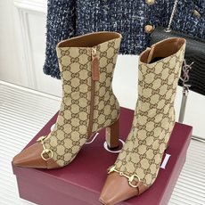 Gucci/古驰26WF新品马衔扣 老花侧拉链粗跟高跟短靴 马衔扣一扣经典 老花纹样爬满整条靴筒 侧拉链从踝到靴筒 粗跟 Gucci/古驰26WF新品马衔扣 老花侧拉链粗跟高跟短靴 马衔扣一扣经典 老花纹样爬满整条靴筒 侧拉链从踝到靴筒 粗跟