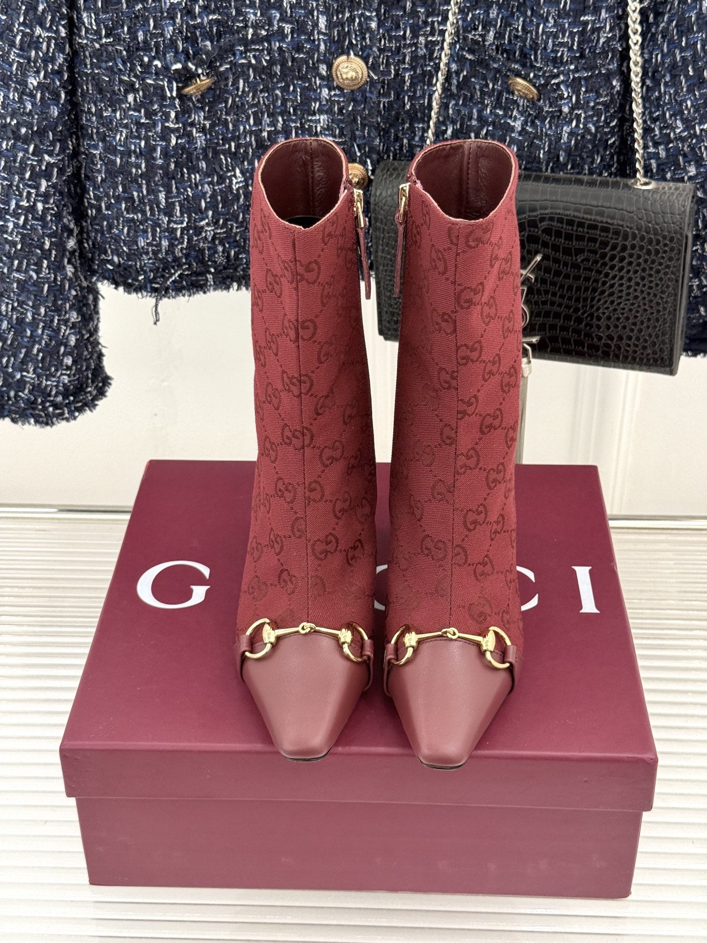 Gucci/古驰26WF新品马衔扣 老花侧拉链粗跟高跟短靴 马衔扣一扣经典 老花纹样爬满整条靴筒 侧拉链从踝到靴筒 粗跟 Gucci/古驰26WF新品马衔扣 老花侧拉链粗跟高跟短靴 马衔扣一扣经典 老花纹样爬满整条靴筒 侧拉链从踝到靴筒 粗跟