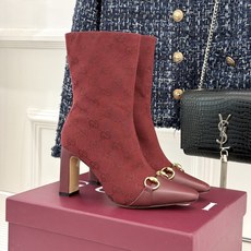 Gucci/古驰26WF新品马衔扣 老花侧拉链粗跟高跟短靴 马衔扣一扣经典 老花纹样爬满整条靴筒 侧拉链从踝到靴筒 粗跟 Gucci/古驰26WF新品马衔扣 老花侧拉链粗跟高跟短靴 马衔扣一扣经典 老花纹样爬满整条靴筒 侧拉链从踝到靴筒 粗跟