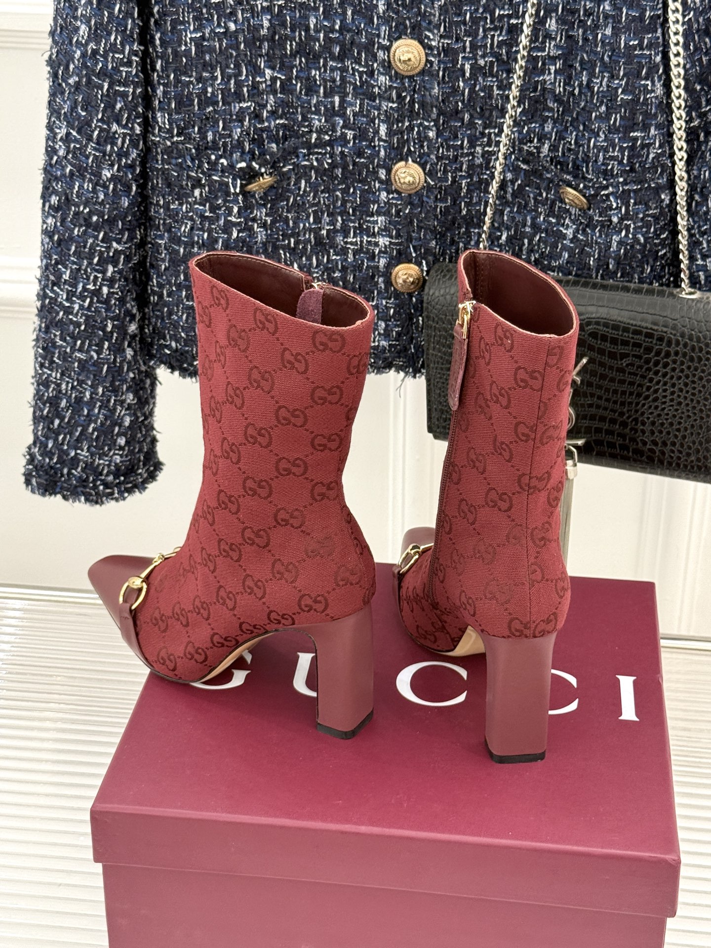 Gucci/古驰26WF新品马衔扣 老花侧拉链粗跟高跟短靴 马衔扣一扣经典 老花纹样爬满整条靴筒 侧拉链从踝到靴筒 粗跟 Gucci/古驰26WF新品马衔扣 老花侧拉链粗跟高跟短靴 马衔扣一扣经典 老花纹样爬满整条靴筒 侧拉链从踝到靴筒 粗跟