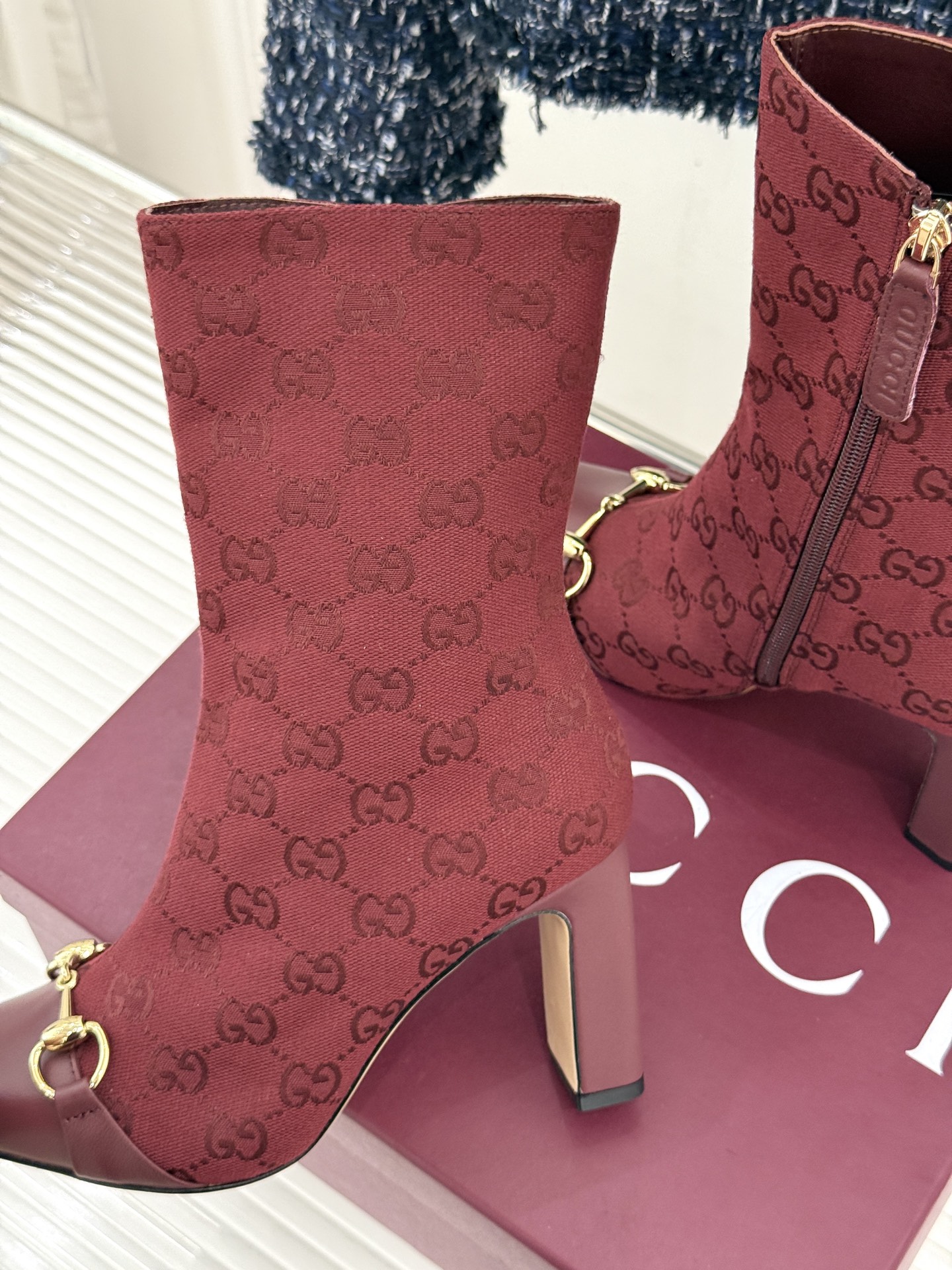 Gucci/古驰26WF新品马衔扣 老花侧拉链粗跟高跟短靴 马衔扣一扣经典 老花纹样爬满整条靴筒 侧拉链从踝到靴筒 粗跟 Gucci/古驰26WF新品马衔扣 老花侧拉链粗跟高跟短靴 马衔扣一扣经典 老花纹样爬满整条靴筒 侧拉链从踝到靴筒 粗跟