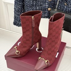 Gucci/古驰26WF新品马衔扣 老花侧拉链粗跟高跟短靴 马衔扣一扣经典 老花纹样爬满整条靴筒 侧拉链从踝到靴筒 粗跟 Gucci/古驰26WF新品马衔扣 老花侧拉链粗跟高跟短靴 马衔扣一扣经典 老花纹样爬满整条靴筒 侧拉链从踝到靴筒 粗跟