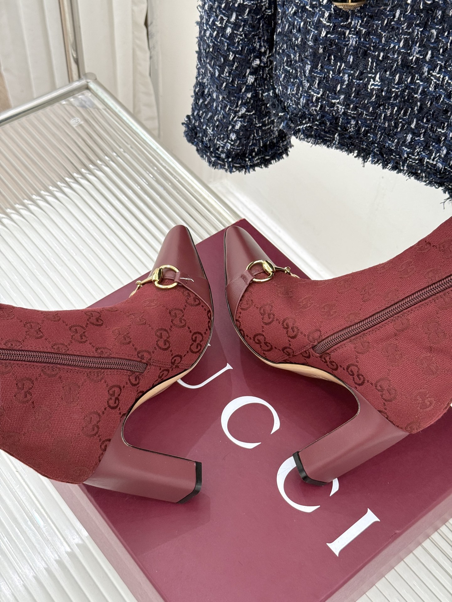 Gucci/古驰26WF新品马衔扣 老花侧拉链粗跟高跟短靴 马衔扣一扣经典 老花纹样爬满整条靴筒 侧拉链从踝到靴筒 粗跟 Gucci/古驰26WF新品马衔扣 老花侧拉链粗跟高跟短靴 马衔扣一扣经典 老花纹样爬满整条靴筒 侧拉链从踝到靴筒 粗跟