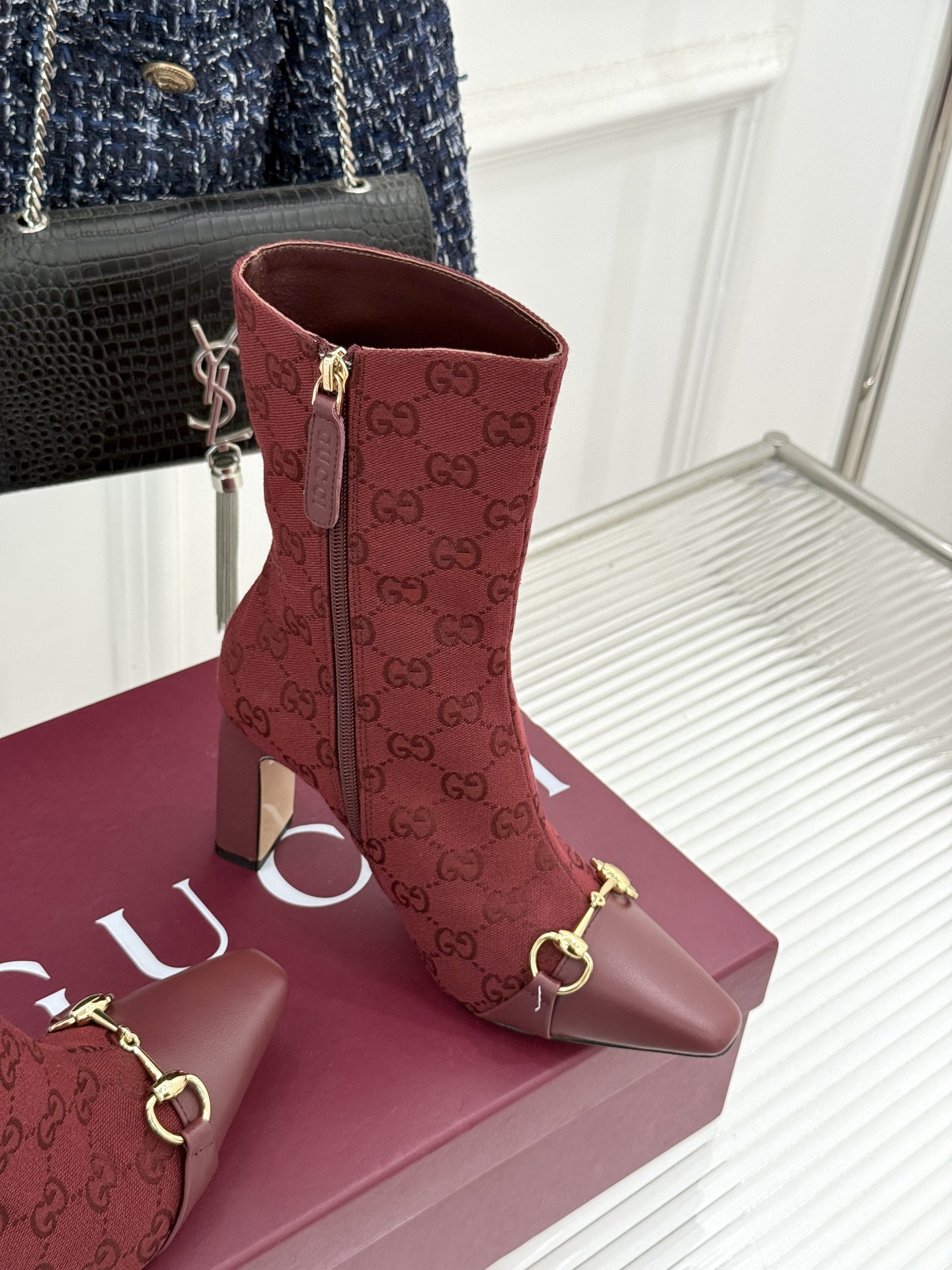Gucci/古驰26WF新品马衔扣 老花侧拉链粗跟高跟短靴 马衔扣一扣经典 老花纹样爬满整条靴筒 侧拉链从踝到靴筒 粗跟 Gucci/古驰26WF新品马衔扣 老花侧拉链粗跟高跟短靴 马衔扣一扣经典 老花纹样爬满整条靴筒 侧拉链从踝到靴筒 粗跟