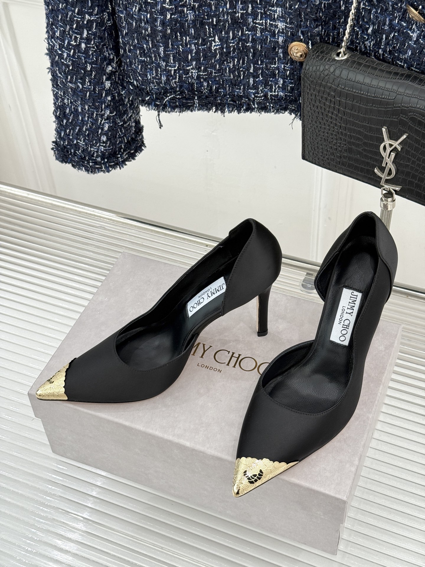 Jimmy Choo/吉米周26WF新品 真丝金属头侧空高跟鞋 真丝缎面贴脚背 金属鞋头凝一抹冷冽光 侧空裁出纤细脚踝 Jimmy Choo/吉米周26WF新品 真丝金属头侧空高跟鞋 真丝缎面贴脚背 金属鞋头凝一抹冷冽光 侧空裁出纤细脚踝