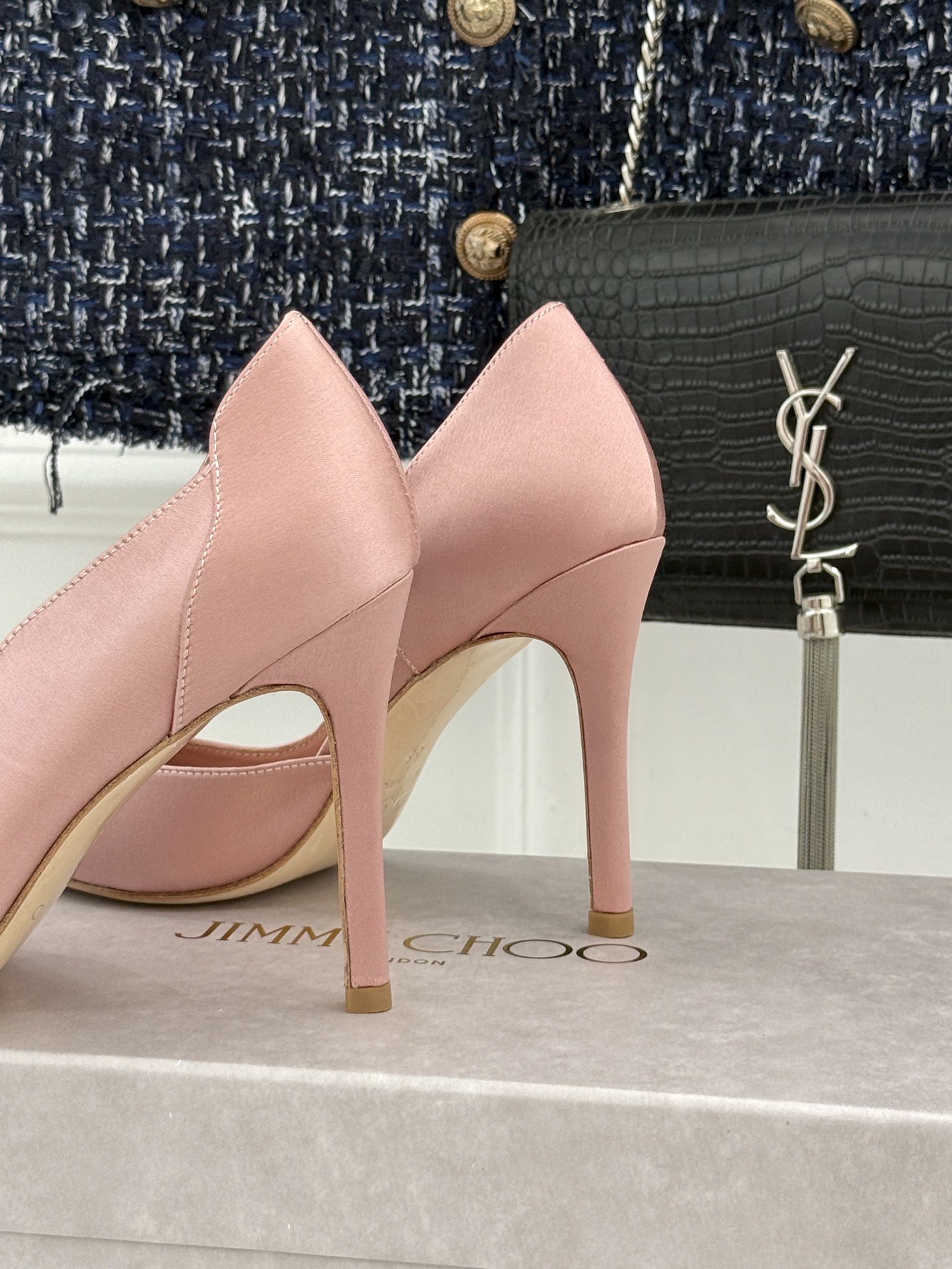 Jimmy Choo/吉米周26WF新品 真丝金属头侧空高跟鞋 真丝缎面贴脚背 金属鞋头凝一抹冷冽光 侧空裁出纤细脚踝 