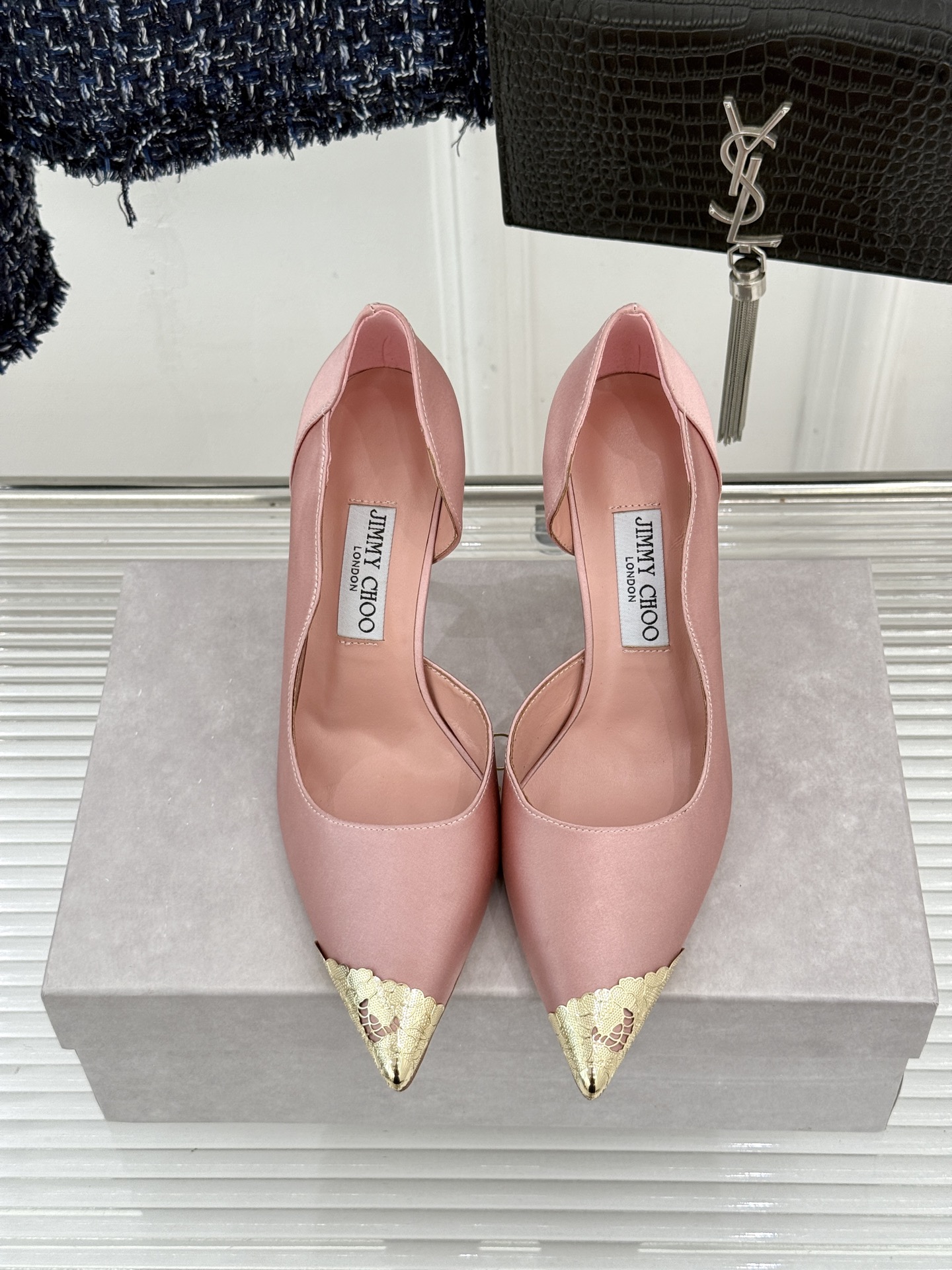Jimmy Choo/吉米周26WF新品 真丝金属头侧空高跟鞋 真丝缎面贴脚背 金属鞋头凝一抹冷冽光 侧空裁出纤细脚踝 