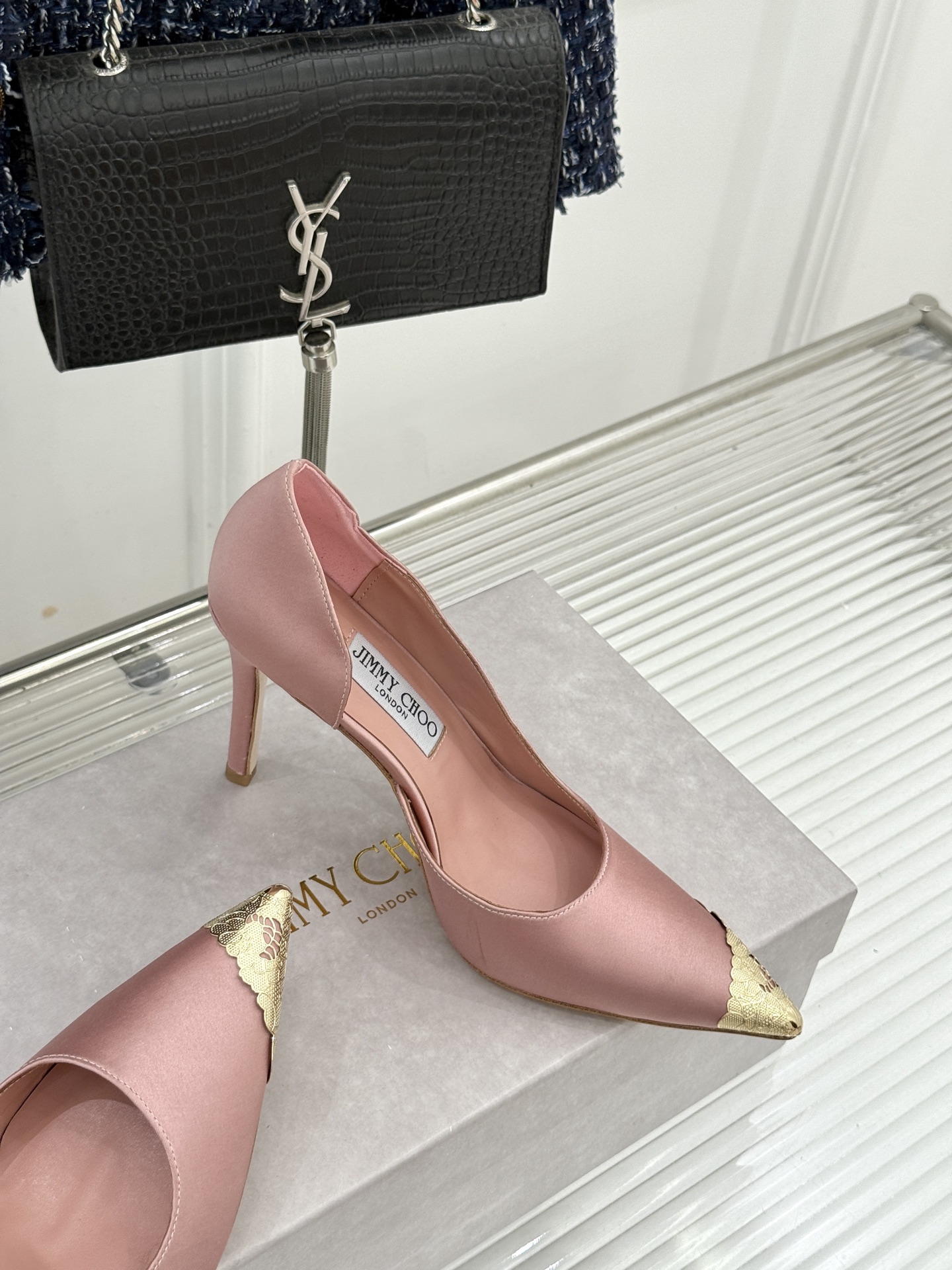 Jimmy Choo/吉米周26WF新品 真丝金属头侧空高跟鞋 真丝缎面贴脚背 金属鞋头凝一抹冷冽光 侧空裁出纤细脚踝 