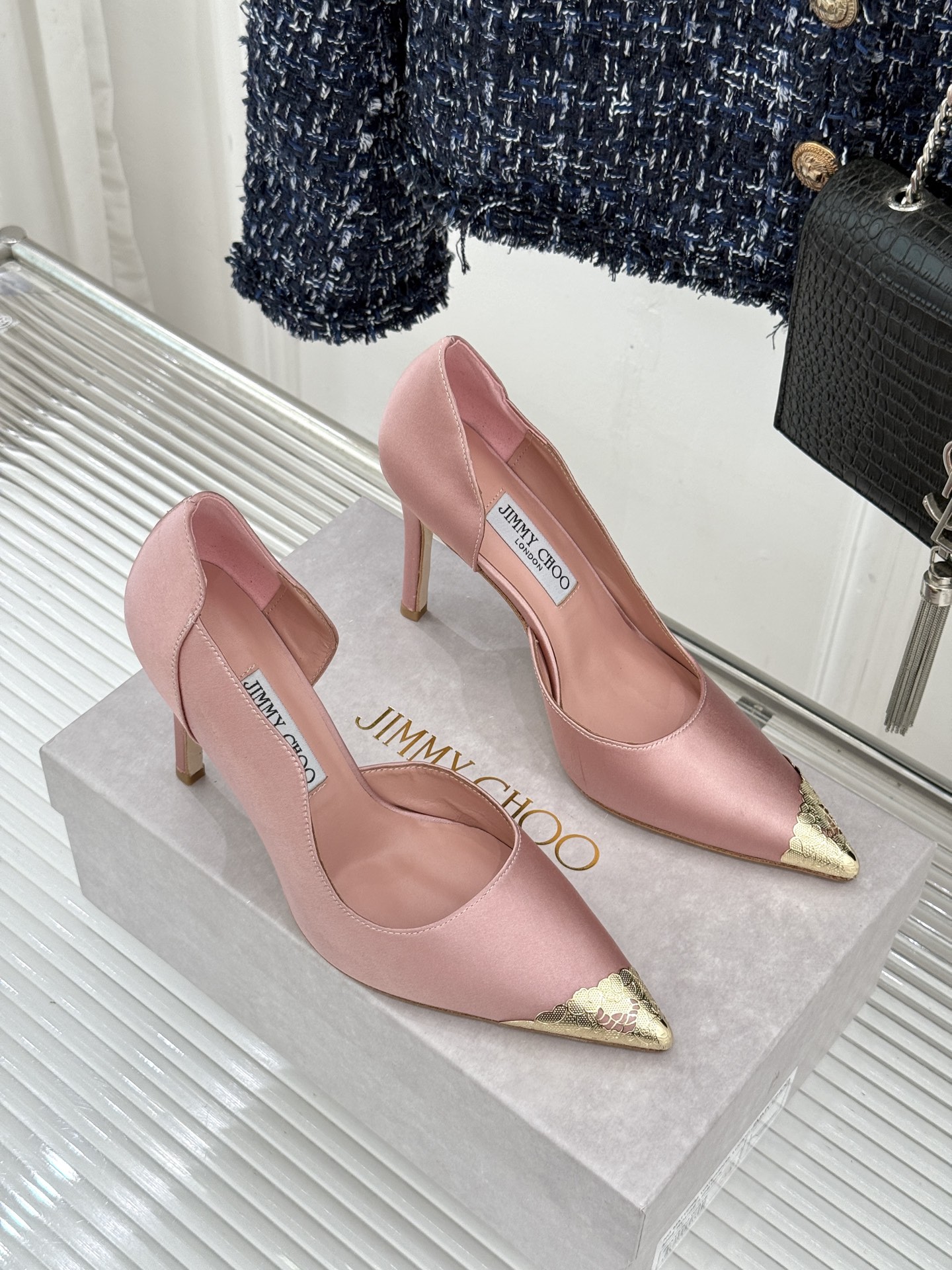 Jimmy Choo/吉米周26WF新品 真丝金属头侧空高跟鞋 真丝缎面贴脚背 金属鞋头凝一抹冷冽光 侧空裁出纤细脚踝 