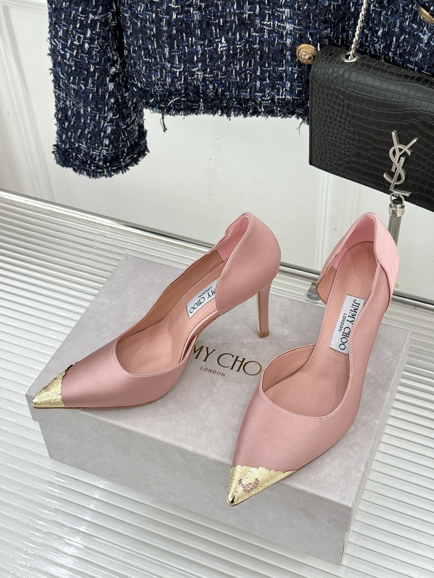 Jimmy Choo/吉米周26WF新品 真丝金属头侧空高跟鞋 真丝缎面贴脚背 金属鞋头凝一抹冷冽光 侧空裁出纤细脚踝 