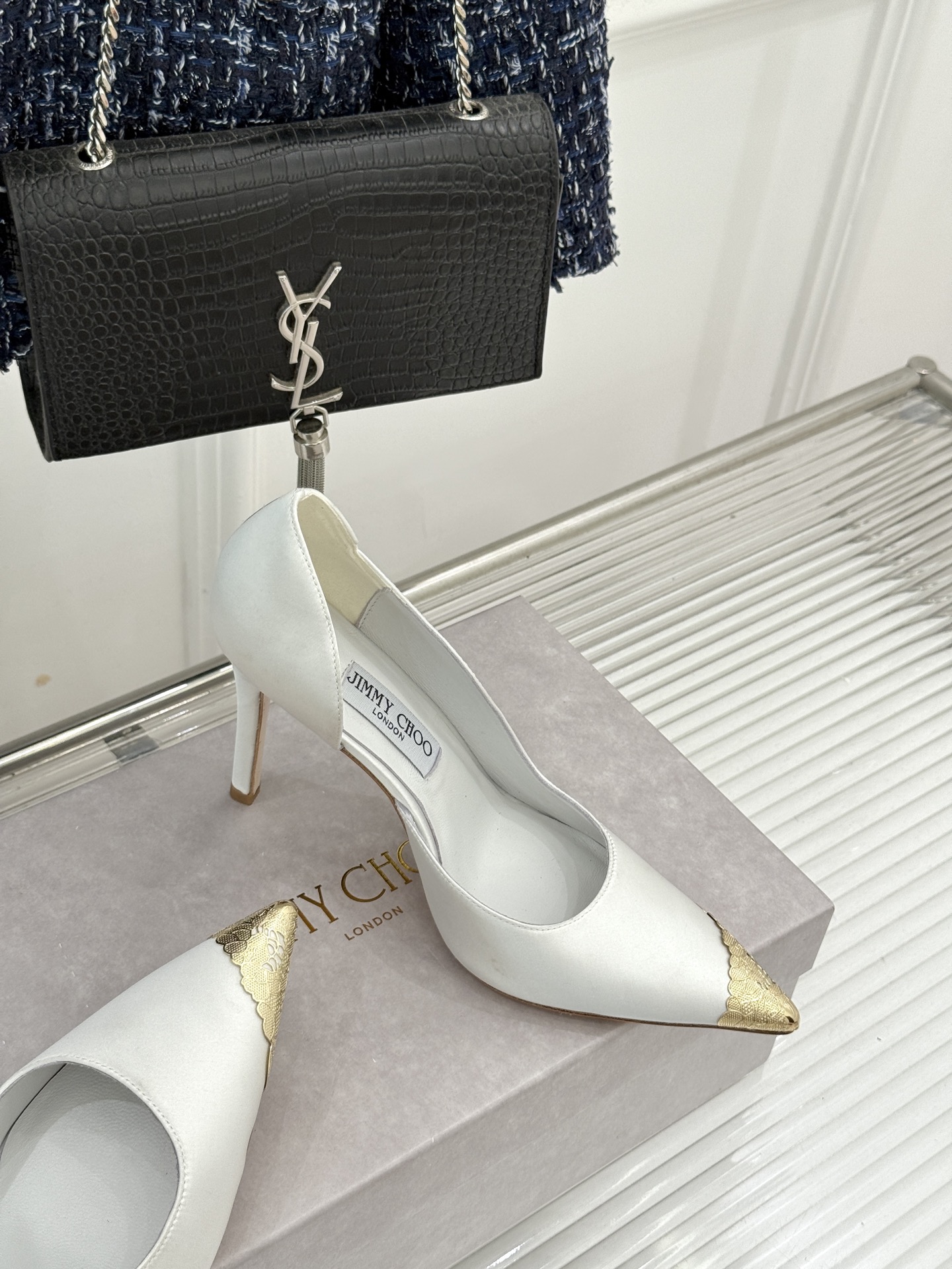 Jimmy Choo/吉米周26WF新品 真丝金属头侧空高跟鞋 真丝缎面贴脚背 金属鞋头凝一抹冷冽光 侧空裁出纤细脚踝 
