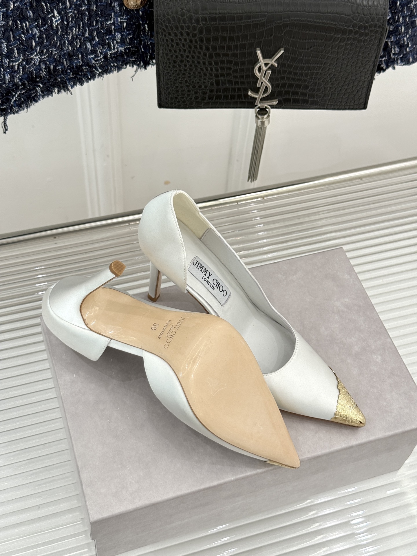 Jimmy Choo/吉米周26WF新品 真丝金属头侧空高跟鞋 真丝缎面贴脚背 金属鞋头凝一抹冷冽光 侧空裁出纤细脚踝 