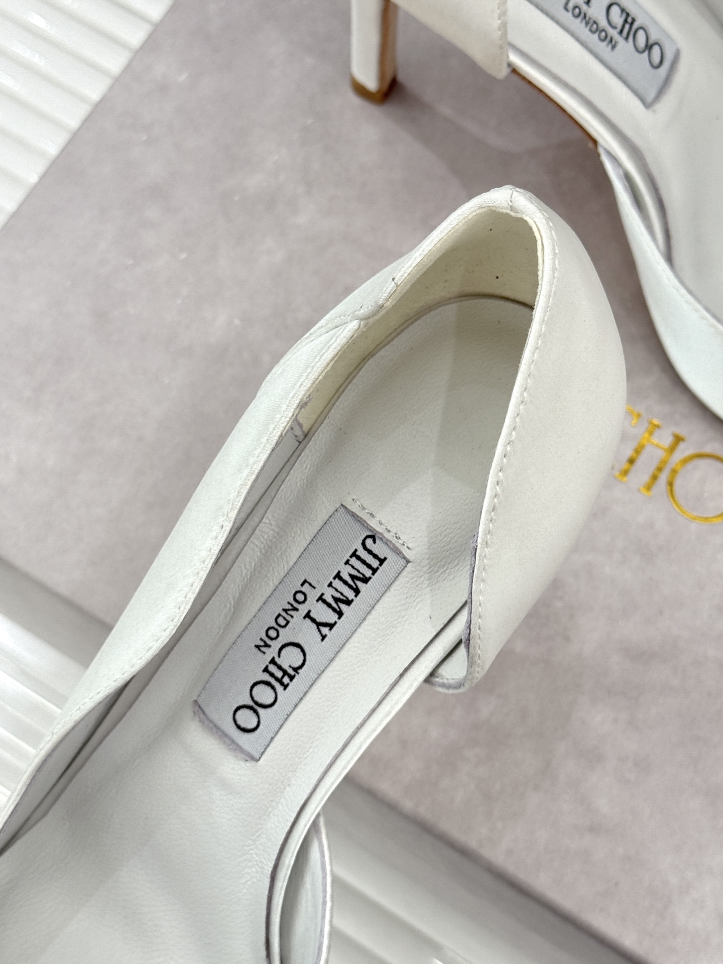 Jimmy Choo/吉米周26WF新品 真丝金属头侧空高跟鞋 真丝缎面贴脚背 金属鞋头凝一抹冷冽光 侧空裁出纤细脚踝 