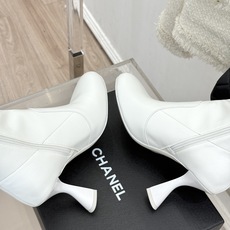 CHANE*|小香26K秋冬新品 极简圆头高跟弹力短靴 鞋柜压轴的宝藏短靴 秋冬必入的封神款 极简圆头藏着高级感 高跟撑 CHANE*|小香26K秋冬新品 极简圆头高跟弹力短靴 鞋柜压轴的宝藏短靴 秋冬必入的封神款 极简圆头藏着高级感 高跟撑