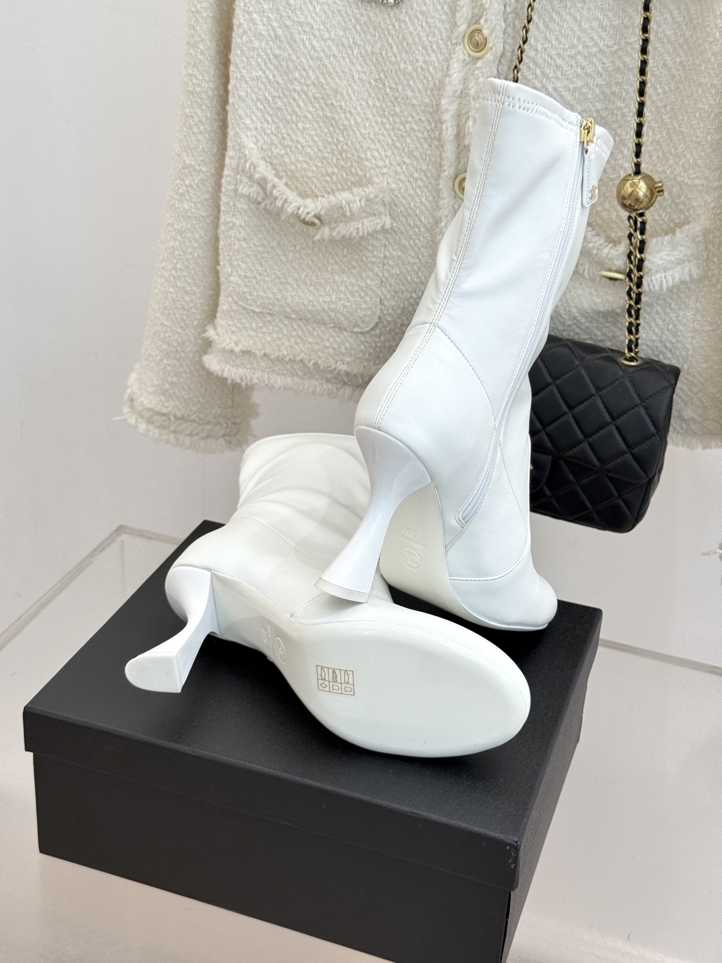CHANE*|小香26K秋冬新品 极简圆头高跟弹力短靴 鞋柜压轴的宝藏短靴 秋冬必入的封神款 极简圆头藏着高级感 高跟撑 CHANE*|小香26K秋冬新品 极简圆头高跟弹力短靴 鞋柜压轴的宝藏短靴 秋冬必入的封神款 极简圆头藏着高级感 高跟撑