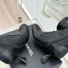 CHANE*|小香26K秋冬新品 极简圆头高跟弹力短靴 鞋柜压轴的宝藏短靴 秋冬必入的封神款 极简圆头藏着高级感 高跟撑 CHANE*|小香26K秋冬新品 极简圆头高跟弹力短靴 鞋柜压轴的宝藏短靴 秋冬必入的封神款 极简圆头藏着高级感 高跟撑