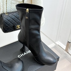 CHANE*|小香26K秋冬新品 极简圆头高跟弹力短靴 鞋柜压轴的宝藏短靴 秋冬必入的封神款 极简圆头藏着高级感 高跟撑 CHANE*|小香26K秋冬新品 极简圆头高跟弹力短靴 鞋柜压轴的宝藏短靴 秋冬必入的封神款 极简圆头藏着高级感 高跟撑