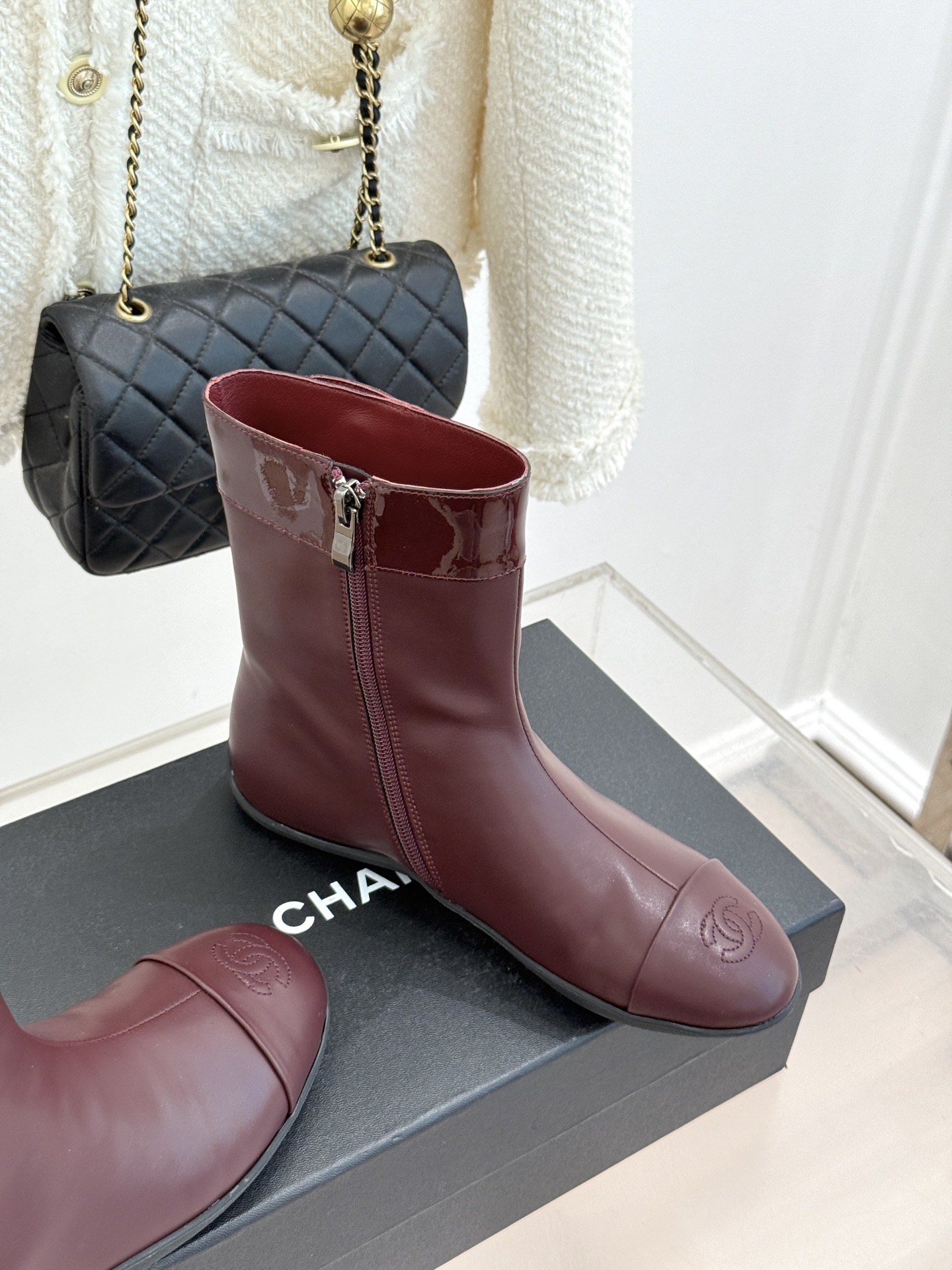 CHANE*｜小香26K秋冬新品 双C书包扣侧拉链内增高短靴 双C书包扣扣精致吸睛 侧拉链顺滑一秒穿脱 内增高悄悄拔身高