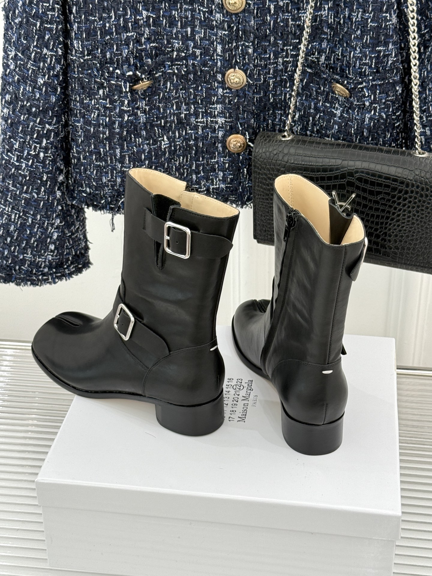 顶版 MaisonMargiela｜MM6马吉拉 复古皮带扣分趾粗跟短靴  复古皮带扣氛围感拉满 标志性分趾辨识度超高 