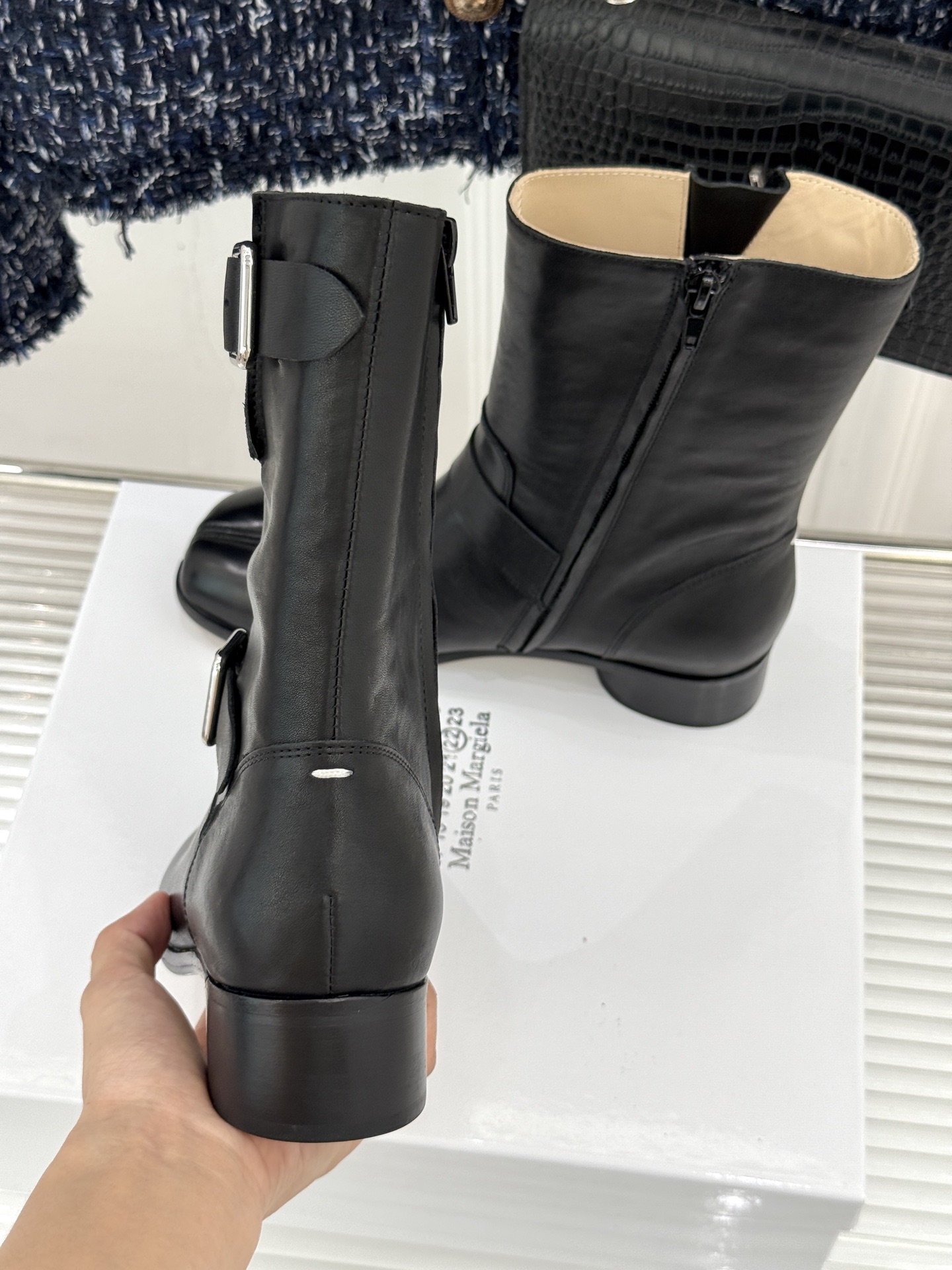 顶版 MaisonMargiela｜MM6马吉拉 复古皮带扣分趾粗跟短靴  复古皮带扣氛围感拉满 标志性分趾辨识度超高 