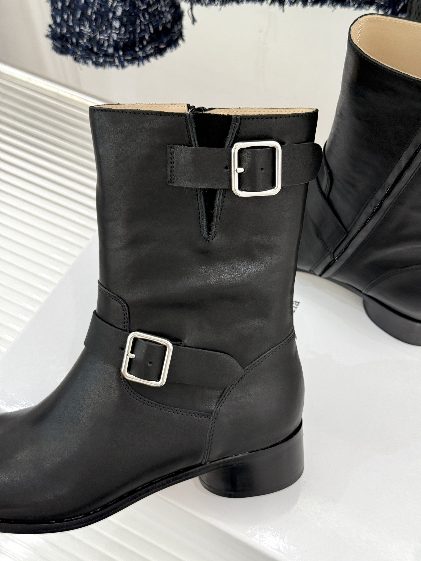 顶版 MaisonMargiela｜MM6马吉拉 复古皮带扣分趾粗跟短靴  复古皮带扣氛围感拉满 标志性分趾辨识度超高 