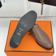 Hermès/爱马仕26WF新品 复古压印H平底乐福鞋 压印H标识真的绝 细腻麂皮上脚真的舒服 平底设计好走路 复古氛围 Hermès/爱马仕26WF新品 复古压印H平底乐福鞋 压印H标识真的绝 细腻麂皮上脚真的舒服 平底设计好走路 复古氛围