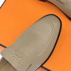 Hermès/爱马仕26WF新品 复古压印H平底乐福鞋 压印H标识真的绝 细腻麂皮上脚真的舒服 平底设计好走路 复古氛围 Hermès/爱马仕26WF新品 复古压印H平底乐福鞋 压印H标识真的绝 细腻麂皮上脚真的舒服 平底设计好走路 复古氛围