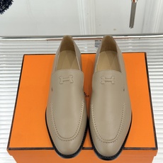 Hermès/爱马仕26WF新品 复古压印H平底乐福鞋 压印H标识真的绝 细腻麂皮上脚真的舒服 平底设计好走路 复古氛围 Hermès/爱马仕26WF新品 复古压印H平底乐福鞋 压印H标识真的绝 细腻麂皮上脚真的舒服 平底设计好走路 复古氛围