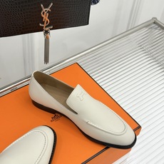 Hermès/爱马仕26WF新品 复古压印H平底乐福鞋 压印H标识真的绝 细腻麂皮上脚真的舒服 平底设计好走路 复古氛围 Hermès/爱马仕26WF新品 复古压印H平底乐福鞋 压印H标识真的绝 细腻麂皮上脚真的舒服 平底设计好走路 复古氛围