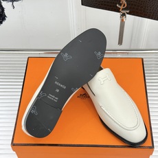 Hermès/爱马仕26WF新品 复古压印H平底乐福鞋 压印H标识真的绝 细腻麂皮上脚真的舒服 平底设计好走路 复古氛围 Hermès/爱马仕26WF新品 复古压印H平底乐福鞋 压印H标识真的绝 细腻麂皮上脚真的舒服 平底设计好走路 复古氛围