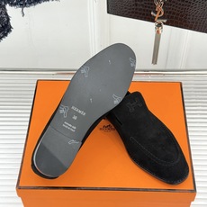 Hermès/爱马仕26WF新品 复古压印H平底乐福鞋 压印H标识真的绝 细腻麂皮上脚真的舒服 平底设计好走路 复古氛围 Hermès/爱马仕26WF新品 复古压印H平底乐福鞋 压印H标识真的绝 细腻麂皮上脚真的舒服 平底设计好走路 复古氛围