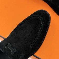 Hermès/爱马仕26WF新品 复古压印H平底乐福鞋 压印H标识真的绝 细腻麂皮上脚真的舒服 平底设计好走路 复古氛围 Hermès/爱马仕26WF新品 复古压印H平底乐福鞋 压印H标识真的绝 细腻麂皮上脚真的舒服 平底设计好走路 复古氛围
