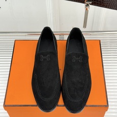 Hermès/爱马仕26WF新品 复古压印H平底乐福鞋 压印H标识真的绝 细腻麂皮上脚真的舒服 平底设计好走路 复古氛围 Hermès/爱马仕26WF新品 复古压印H平底乐福鞋 压印H标识真的绝 细腻麂皮上脚真的舒服 平底设计好走路 复古氛围