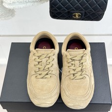 男码+10 CHANE*|小香26K新品双C 复古休闲情侣款运动鞋德训鞋 复古跑鞋轮廓超经典 麂皮拼接质感拉满 侧面双C 男码+10 CHANE*|小香26K新品双C 复古休闲情侣款运动鞋德训鞋 复古跑鞋轮廓超经典 麂皮拼接质感拉满 侧面双C