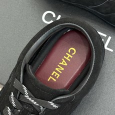 男码+10 CHANE*|小香26K新品双C 复古休闲情侣款运动鞋德训鞋 复古跑鞋轮廓超经典 麂皮拼接质感拉满 侧面双C 男码+10 CHANE*|小香26K新品双C 复古休闲情侣款运动鞋德训鞋 复古跑鞋轮廓超经典 麂皮拼接质感拉满 侧面双C