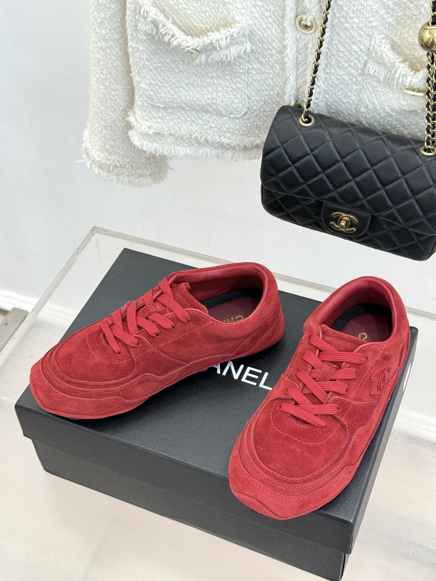 男码+10 CHANE*|小香26K新品双C 复古休闲情侣款运动鞋德训鞋 复古跑鞋轮廓超经典 麂皮拼接质感拉满 侧面双C 男码+10 CHANE*|小香26K新品双C 复古休闲情侣款运动鞋德训鞋 复古跑鞋轮廓超经典 麂皮拼接质感拉满 侧面双C