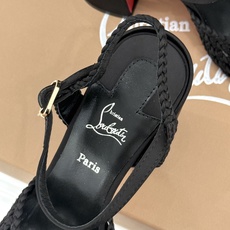 ChristinLouboutin/CL26WF新品 编织镂空红底粗跟凉鞋 编织镂空透气感拉满 经典红底一眼沦陷 粗跟稳 ChristinLouboutin/CL26WF新品 编织镂空红底粗跟凉鞋 编织镂空透气感拉满 经典红底一眼沦陷 粗跟稳