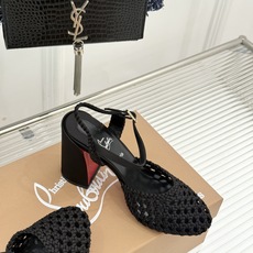 ChristinLouboutin/CL26WF新品 编织镂空红底粗跟凉鞋 编织镂空透气感拉满 经典红底一眼沦陷 粗跟稳 ChristinLouboutin/CL26WF新品 编织镂空红底粗跟凉鞋 编织镂空透气感拉满 经典红底一眼沦陷 粗跟稳