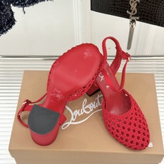 ChristinLouboutin/CL26WF新品 编织镂空红底粗跟凉鞋 编织镂空透气感拉满 经典红底一眼沦陷 粗跟稳 ChristinLouboutin/CL26WF新品 编织镂空红底粗跟凉鞋 编织镂空透气感拉满 经典红底一眼沦陷 粗跟稳