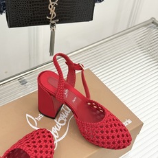 ChristinLouboutin/CL26WF新品 编织镂空红底粗跟凉鞋 编织镂空透气感拉满 经典红底一眼沦陷 粗跟稳 ChristinLouboutin/CL26WF新品 编织镂空红底粗跟凉鞋 编织镂空透气感拉满 经典红底一眼沦陷 粗跟稳