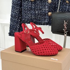 ChristinLouboutin/CL26WF新品 编织镂空红底粗跟凉鞋 编织镂空透气感拉满 经典红底一眼沦陷 粗跟稳 ChristinLouboutin/CL26WF新品 编织镂空红底粗跟凉鞋 编织镂空透气感拉满 经典红底一眼沦陷 粗跟稳