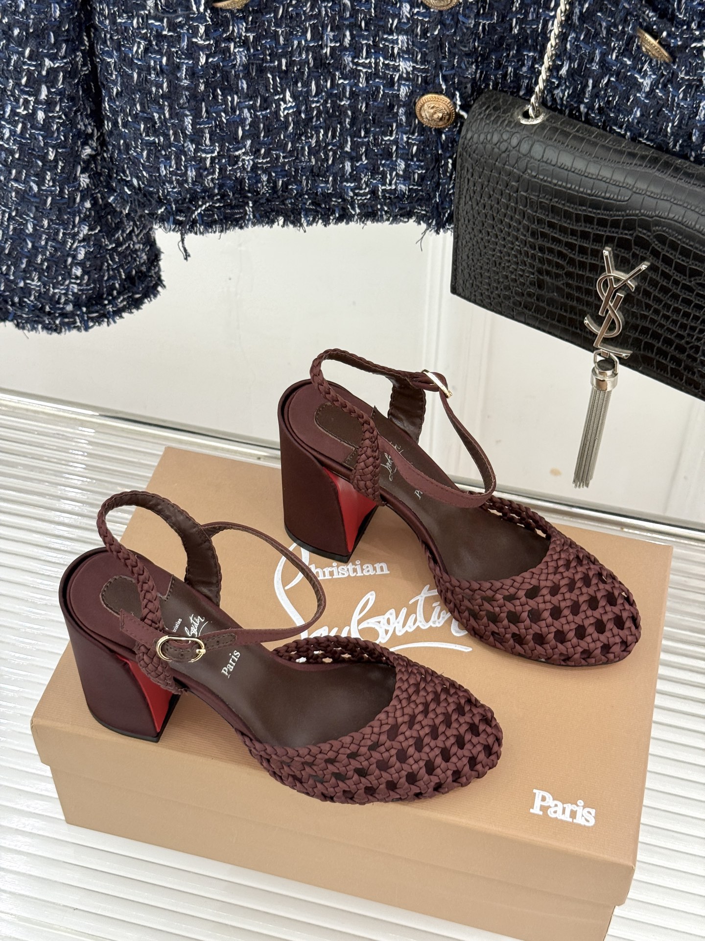 ChristinLouboutin/CL26WF新品 编织镂空红底粗跟凉鞋 编织镂空透气感拉满 经典红底一眼沦陷 粗跟稳 ChristinLouboutin/CL26WF新品 编织镂空红底粗跟凉鞋 编织镂空透气感拉满 经典红底一眼沦陷 粗跟稳