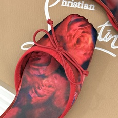 ChristinLouboutin/CL26WF新品 猪鼻子蝴蝶结高跟凉鞋 在时尚的舞台上CL始终是璀璨的明星 而这款猪 ChristinLouboutin/CL26WF新品 猪鼻子蝴蝶结高跟凉鞋 在时尚的舞台上CL始终是璀璨的明星 而这款猪
