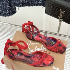 ChristinLouboutin/CL26WF新品 猪鼻子蝴蝶结高跟凉鞋 在时尚的舞台上CL始终是璀璨的明星 而这款猪 ChristinLouboutin/CL26WF新品 猪鼻子蝴蝶结高跟凉鞋 在时尚的舞台上CL始终是璀璨的明星 而这款猪