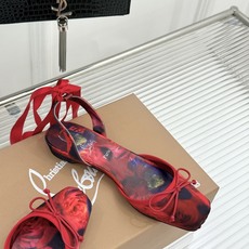 ChristinLouboutin/CL26WF新品 猪鼻子蝴蝶结高跟凉鞋 在时尚的舞台上CL始终是璀璨的明星 而这款猪 ChristinLouboutin/CL26WF新品 猪鼻子蝴蝶结高跟凉鞋 在时尚的舞台上CL始终是璀璨的明星 而这款猪