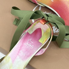 ChristinLouboutin/CL26WF新品 猪鼻子蝴蝶结高跟凉鞋 在时尚的舞台上CL始终是璀璨的明星 而这款猪 ChristinLouboutin/CL26WF新品 猪鼻子蝴蝶结高跟凉鞋 在时尚的舞台上CL始终是璀璨的明星 而这款猪
