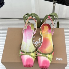 ChristinLouboutin/CL26WF新品 猪鼻子蝴蝶结高跟凉鞋 在时尚的舞台上CL始终是璀璨的明星 而这款猪 ChristinLouboutin/CL26WF新品 猪鼻子蝴蝶结高跟凉鞋 在时尚的舞台上CL始终是璀璨的明星 而这款猪