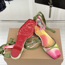ChristinLouboutin/CL26WF新品 猪鼻子蝴蝶结高跟凉鞋 在时尚的舞台上CL始终是璀璨的明星 而这款猪 ChristinLouboutin/CL26WF新品 猪鼻子蝴蝶结高跟凉鞋 在时尚的舞台上CL始终是璀璨的明星 而这款猪